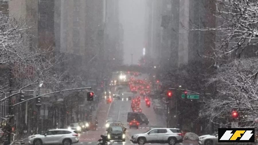 New York City mayor imposes curfew ahead of approaching storm